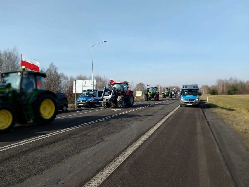 Rolnicy blokują okolice przejścia w Dorohusku. Wstrzymano odprawy ciężarówek