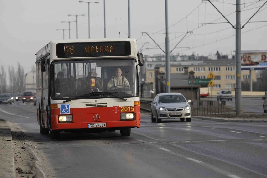 * ul. Elbląska - na wiadukcie nad torami kolejowymi...