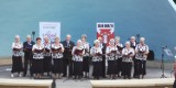 Seniorzy z regionu prezentowali się na muszli koncertowej w Golubiu-Dobrzyniu [zobacz zdjęcia]