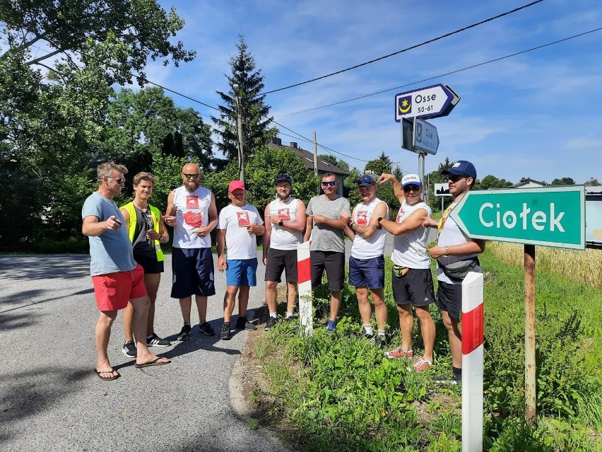 Na składakach z Kalisza nad Wigry. Trwa rowerowa wyprawa dla małej kaliszanki. ZDJĘCIA