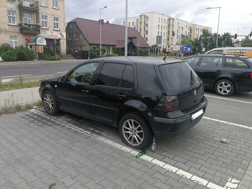 Wraki aut szpecą Toruń. Co robi z tym Straż Miejska? [zdjęcia]