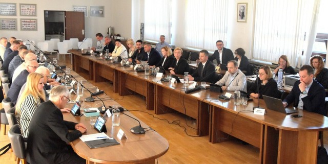 Rada Powiatu w Oświęcimiu wybrała składy stałych komisji i ich przewodniczących