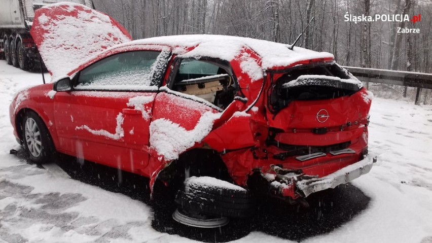 Zabrze: Karambol z udziałem 6. samochodów na A4 [ZDJĘCIA]. Jedna osoba ranna