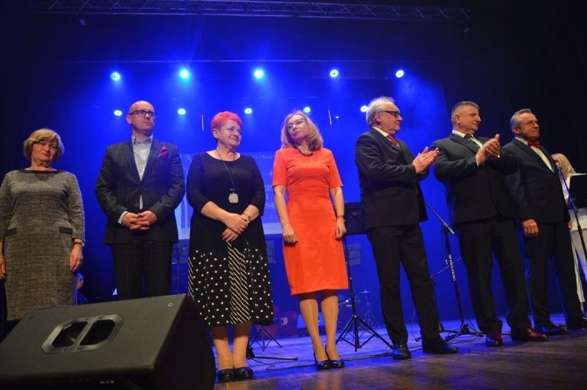 49 Koncert Charytatywny Fundacji "Daj Szansę" w Skarżysku - niezwykłe duety na scenie 