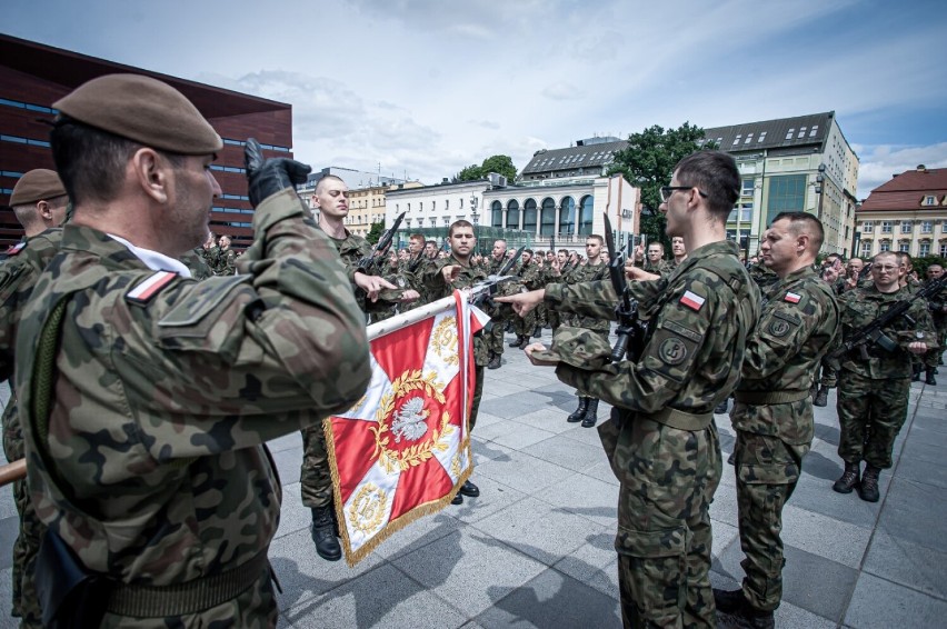 Uroczysta przysięga żołnierzy WOT we Wrocławiu