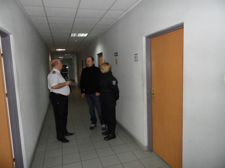 Grzegorz Michoń wylicytował jeden dzień służby w policji. Towarzyszyliśmy mu podczas wizyty w KMP