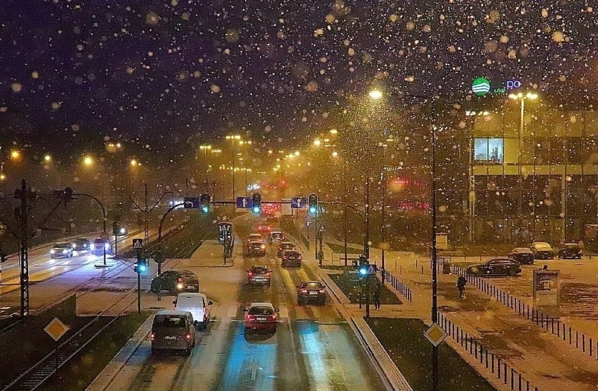 Primaaprilisowy atak zimy w Łodzi. Śnieżyca, wichura i temperatura bliska zera 