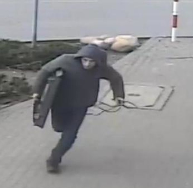 Policja w Kaliszu szuka złodziei telewizora z jednego z lokali