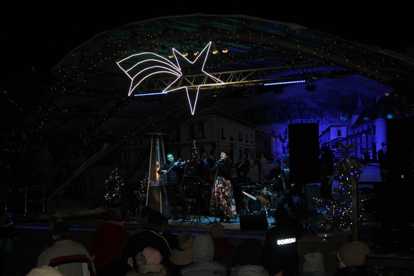 Jarmark Świąteczny w Ustroniu: świąteczny klimat i muzyka na żywo (ZDJĘCIA)