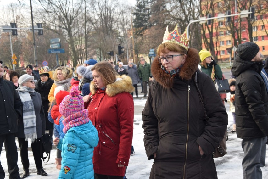 Orszak Trzech Króli 2020 w Zawierciu [ZDJĘCIA]. Mieszkańcy przeszli ulicami miasta.