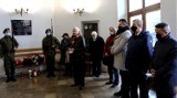 Dzień Pamięci Żołnierzy Wyklętych w Staszowie. Odprawiono mszę i złożono kwiaty (ZDJĘCIA)