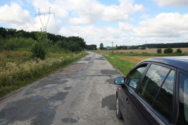 Droga jest pełna wybojów i wertepów