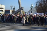 Częstochowa: Marsz w obronie demokracji. Aleją NMP przeszło ok. tysiąc osób [ZDJĘCIA, FILM]