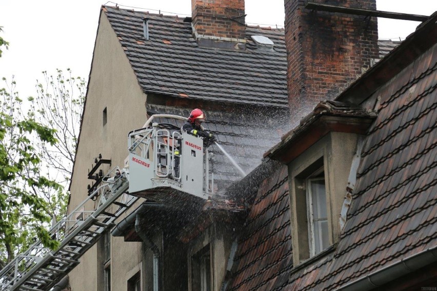 Pożar budynku wielorodzinnego przy ulicy Magazynowej w Opolu. Ewakuowano 13 osób 