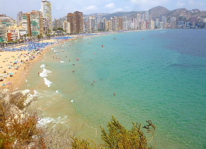 Benidorm słynie z trzech przepięknych plaż: Playa de...