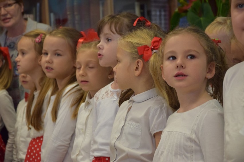 Powiatowy Konkurs Wiedzy o Polsce „Kto Ty Jesteś?” przeprowadzony w Sieradzu z inicjatywy SP nr 1 (fot)