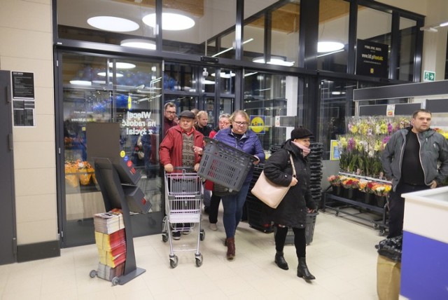 25 października o godzinie 7:00 przy ul. Stawki Południowe 2-18 otwarty został szósty sklep sieci Lidl w Toruniu. Zobacz, jak było na oficjalnym otwarciu. Oto zdjęcia z tego wydarzenia.