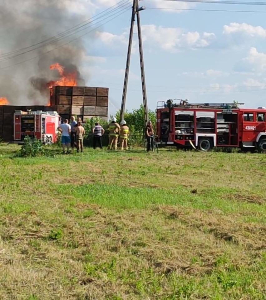 Waszkowo. Spłonęła hala magazynowa. Straty szacowane są na ok. 10 milionów złotych [ZDJĘCIA I WIDEO]