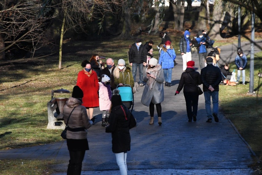 Niedziela od rana była słoneczna. Wiele osób postanowiło...