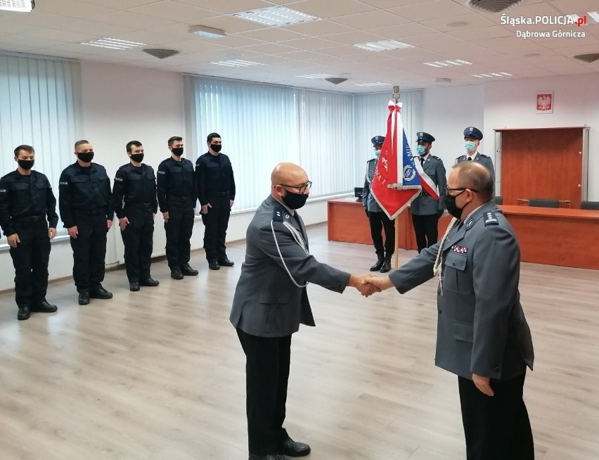 Sześciu nowych policjantów złożyło ślubowanie. Zasilą...