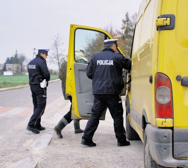 Policja zapowiada, że w 2010 roku na drogach zwiększy się liczba patroli