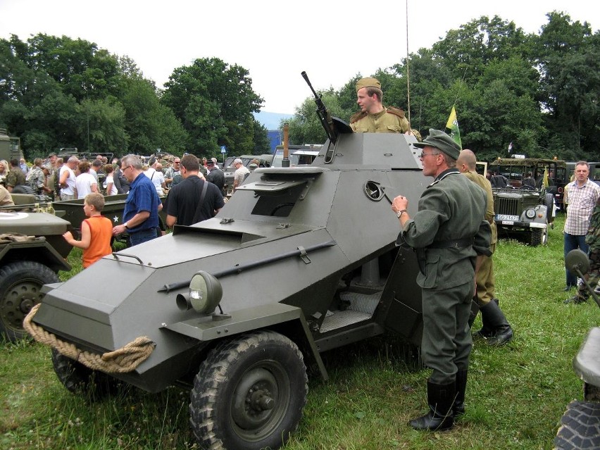 Operacja Południe: Wystawa pojazdów militarnych pod Castoramą [ZDJĘCIA]