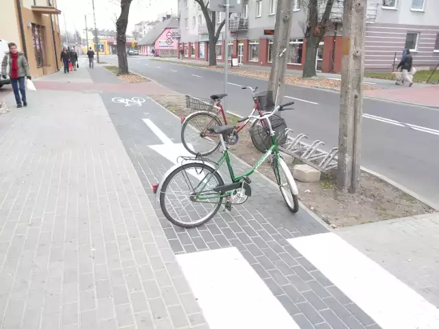 Prowizoryczny stojak rowerowy ma zniknąć z ulicy Juliusza w tym tygodniu