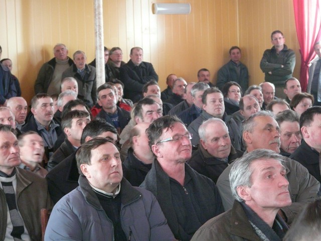 Spotkanie przeciwko planom budowy kolei odbyło się w sali OSP w Szadku