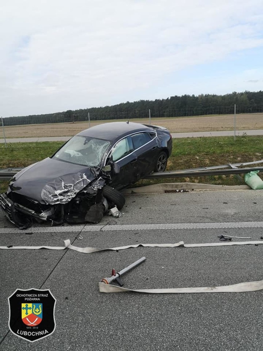 Wypadek na S8 koło Czerniewic w powiecie tomaszowskim. Kierowca wjechał pod prąd i zginął [FOTO]