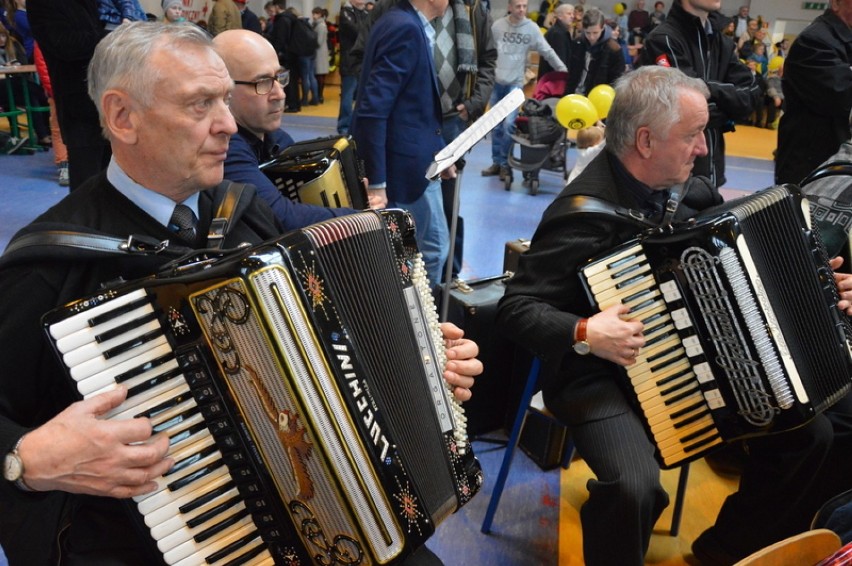 Dzień Jedności Kaszubów 2017 w CHmielnie - próba bicia rekordu w grze na akordeonach