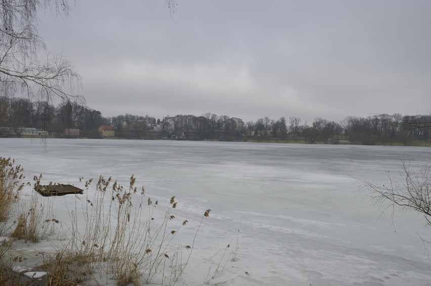 Topnieje lód na jeziorach