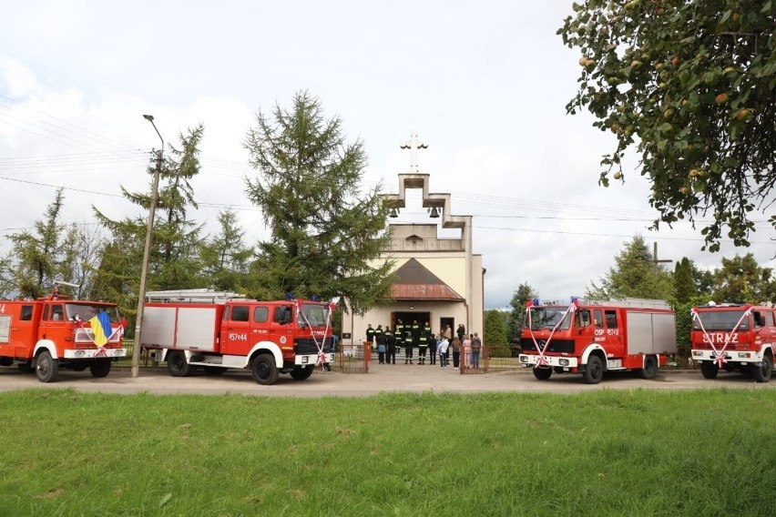 Nowe wozy dla strażaków z powiatu monieckiego. W uroczystości wziął udział minister Adam Andruszkiewicz