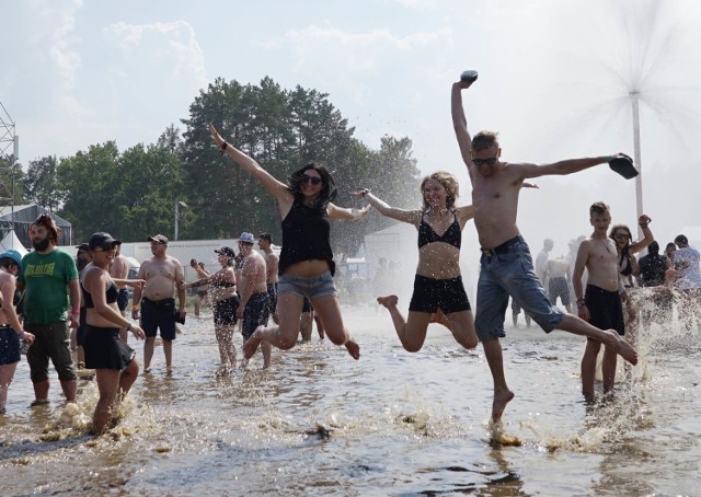 Tak się bawią festiwalowicze na PolAndRock 2018.

Przejdź do kolejnych zdjęć --->