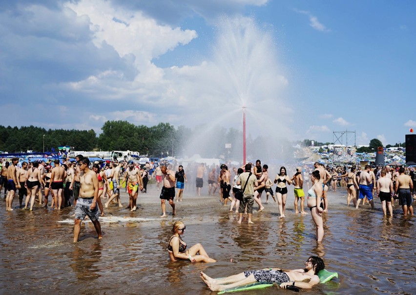 W błocie na festiwalu PolAndRock 2018 można robić wiele...