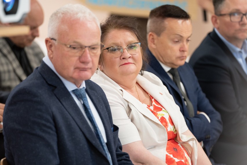 Więcej unijnych pieniędzy dla Łódzkiego - poinformował marszałek województwa podczas spotkania Porozmawiajmy w Łódzkiem w Dalikowie ZDJĘCIA