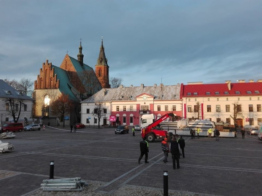 · bilet rodzinny (2 dzieci + rodzice) – 18,00 zł brutto/...