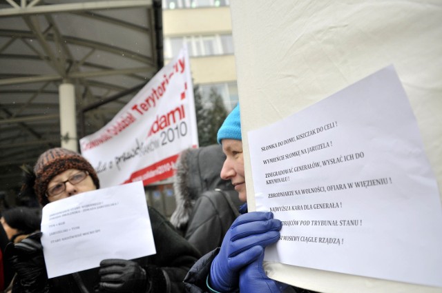 Kraków. Protest przed Sądem Okręgowym przeciw wyrokowi dla Adama Słomki