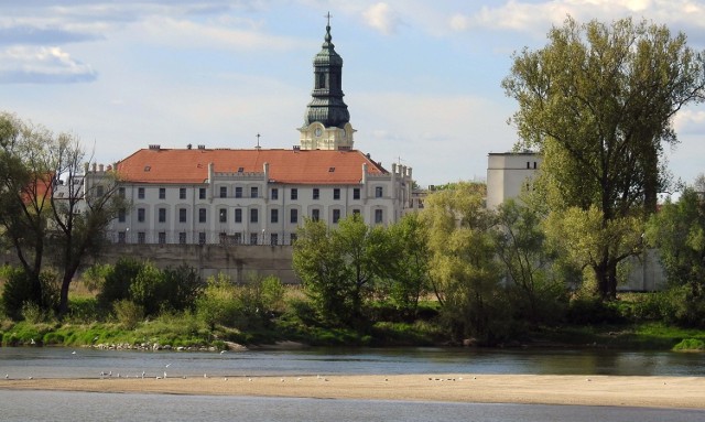 Stary Fordon to prawdopodobnie najbardziej urokliwa część największej bydgoskiej dzielnicy. Mamy dla was zdjęcia Starego Fordonu z nieco innej perspektywy, ponieważ zrobione z drugiej strony Wisły. 

Zobaczcie zdjęcia wykonane przez Pana Krzysztofa z Bydgoszczy w okolicach mostu fordońskiego. Widoki są niesamowite!