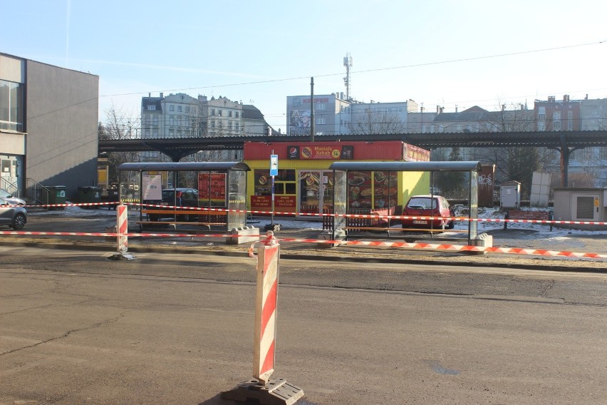 Przy pl. Dworcowym w Zabrzu powstaje tymczasowy dworzec...