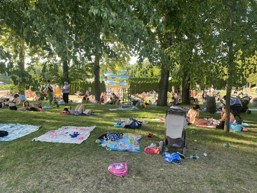 Parking przy kąpielisku na Czarnej Górze w Olkuszu