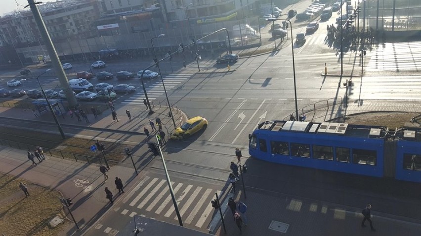 Groźny wypadek w Krakowie. Na wysokości przystanku...