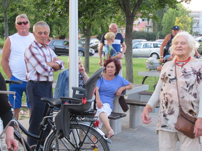 Seniorzy ze Skierniewic w centrum osiedla Widok świętowali pożegnanie lata  [ZDJĘCIA]
