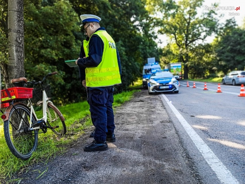 Potrącenie rowerzysty w Zabrzu na ul. Składowej. Mężczyzna został odwieziony do szpitala