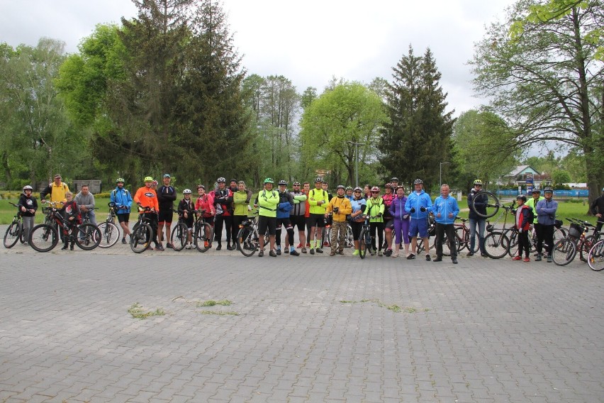 Na rowerach zwiedzali malownicze zakątki powiatu brzezińskiego