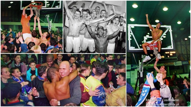 Archiwalne zdjęcia z decydującego o awansie meczu barażowego z Mitexem Kielce w marcu 1997 roku, po którym rozpoczęło się wielkie świętowanie historycznego sukcesu