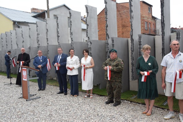 W Augustowie przy powstającym Muzeum Obławy Augustowskiej odsłonięto Mur Pamięci