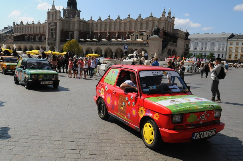 Kraków. Rajd samochodów Fiat 126p w obronie pszczół [ZDJĘCIA]