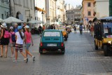 Kraków. Rajd samochodów Fiat 126p w obronie pszczół [ZDJĘCIA]