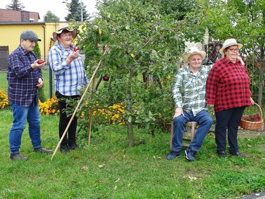 Ostatnia sesja fotograficzna domowników ŚDS Jawor w Pniewach