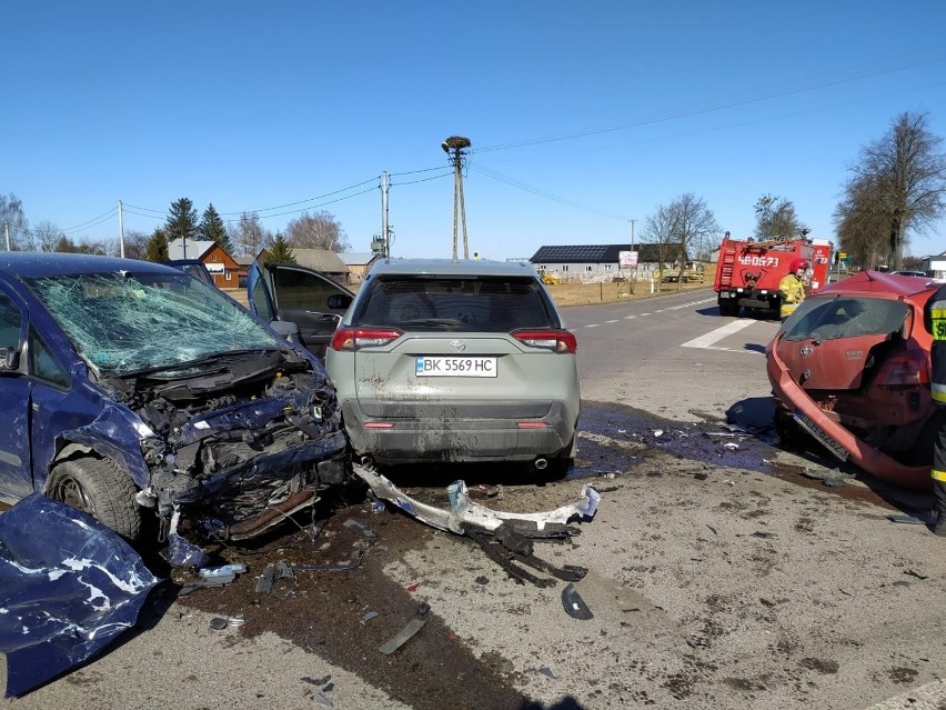 Tragiczny wypadek z udziałem trzech samochodów w Teratynie. Zginęła 50-latka